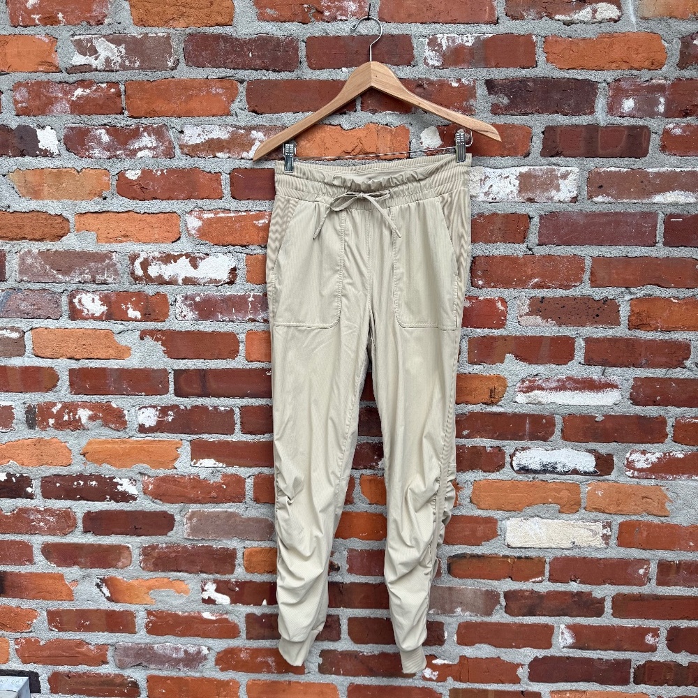 Lululemon Beyond the Studio 7/8 Jogger Trench Beige Size 6 - Picture 2 of 11